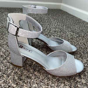 Open toes block heels